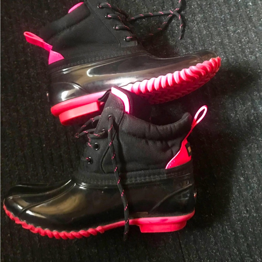 Tommy Hilfiger Duck Style Boot Size 8 Worn Just A… - image 1